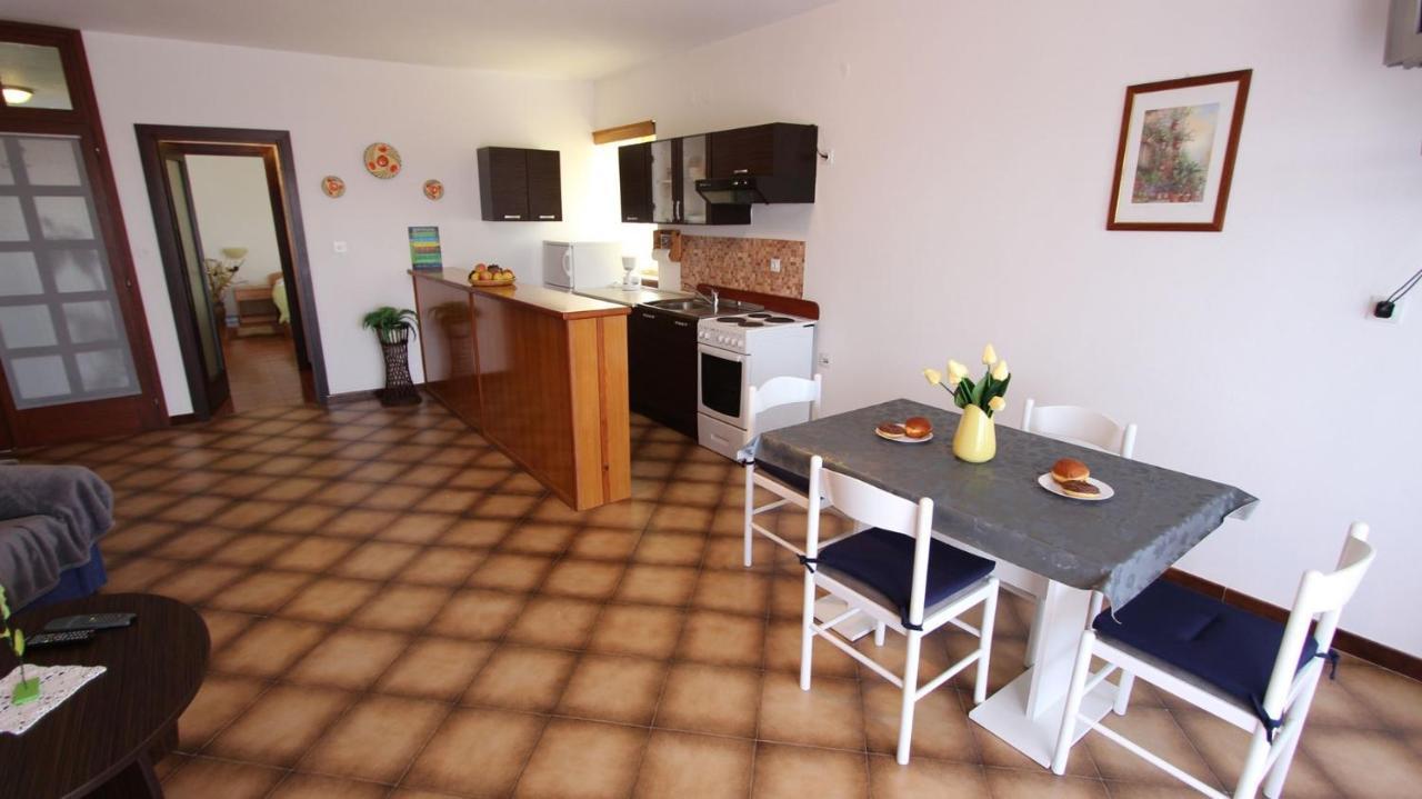 Apartments And Rooms Jelka Malinska Zewnętrze zdjęcie