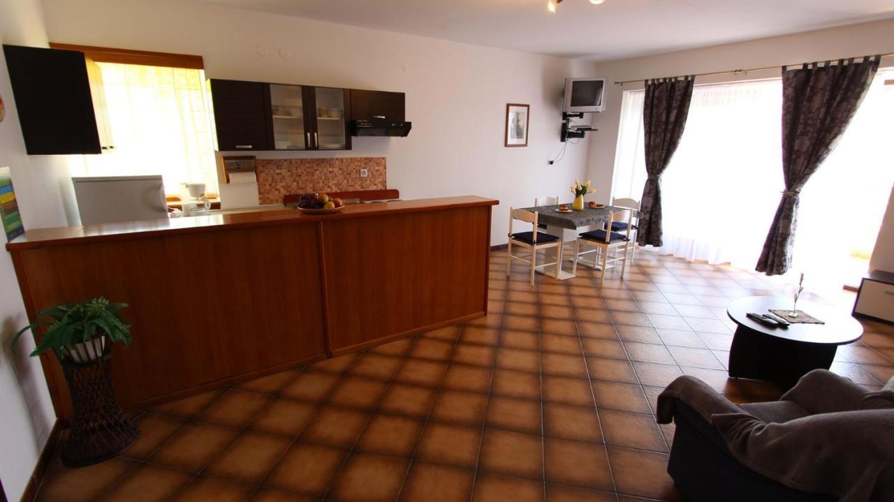 Apartments And Rooms Jelka Malinska Zewnętrze zdjęcie