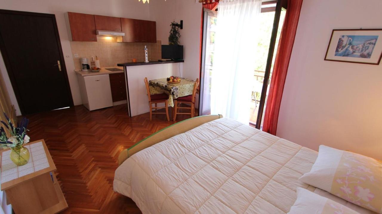 Apartments And Rooms Jelka Malinska Zewnętrze zdjęcie
