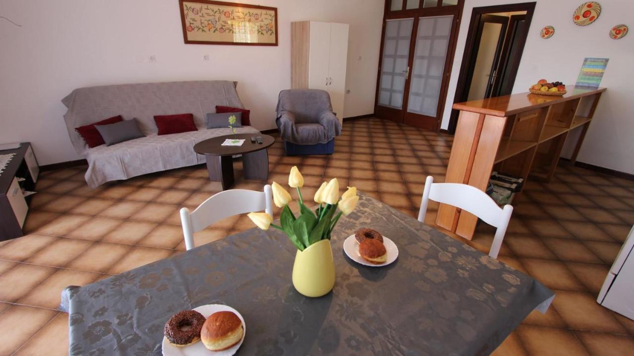 Apartments And Rooms Jelka Malinska Zewnętrze zdjęcie