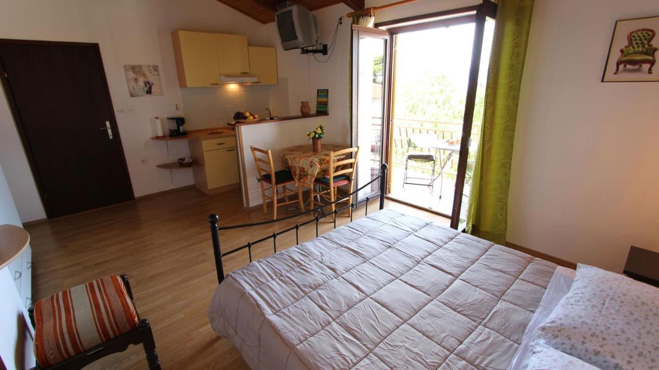 Apartments And Rooms Jelka Malinska Zewnętrze zdjęcie